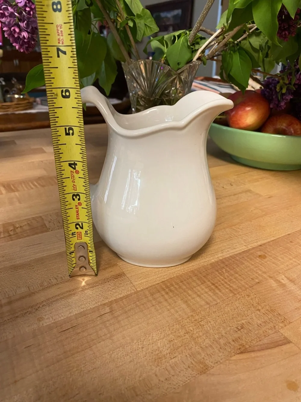 Sterling White stoneware pitcher with Scalloped Rim - Picture 2 of 7